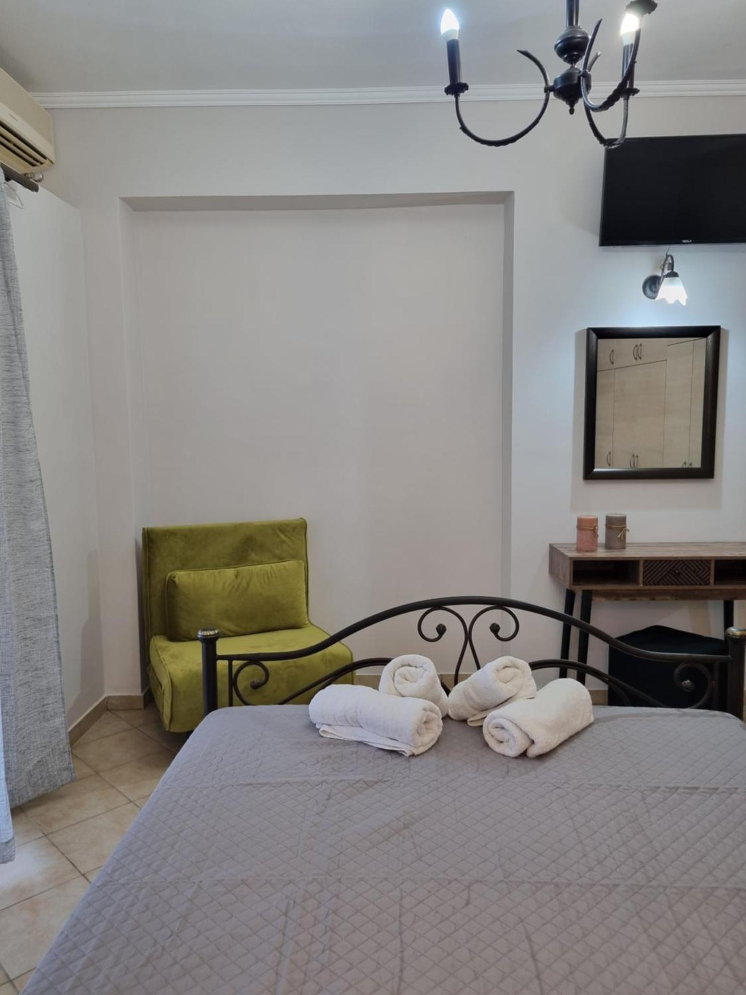 Marathon Studios & Apartments Keri Phòng bức ảnh