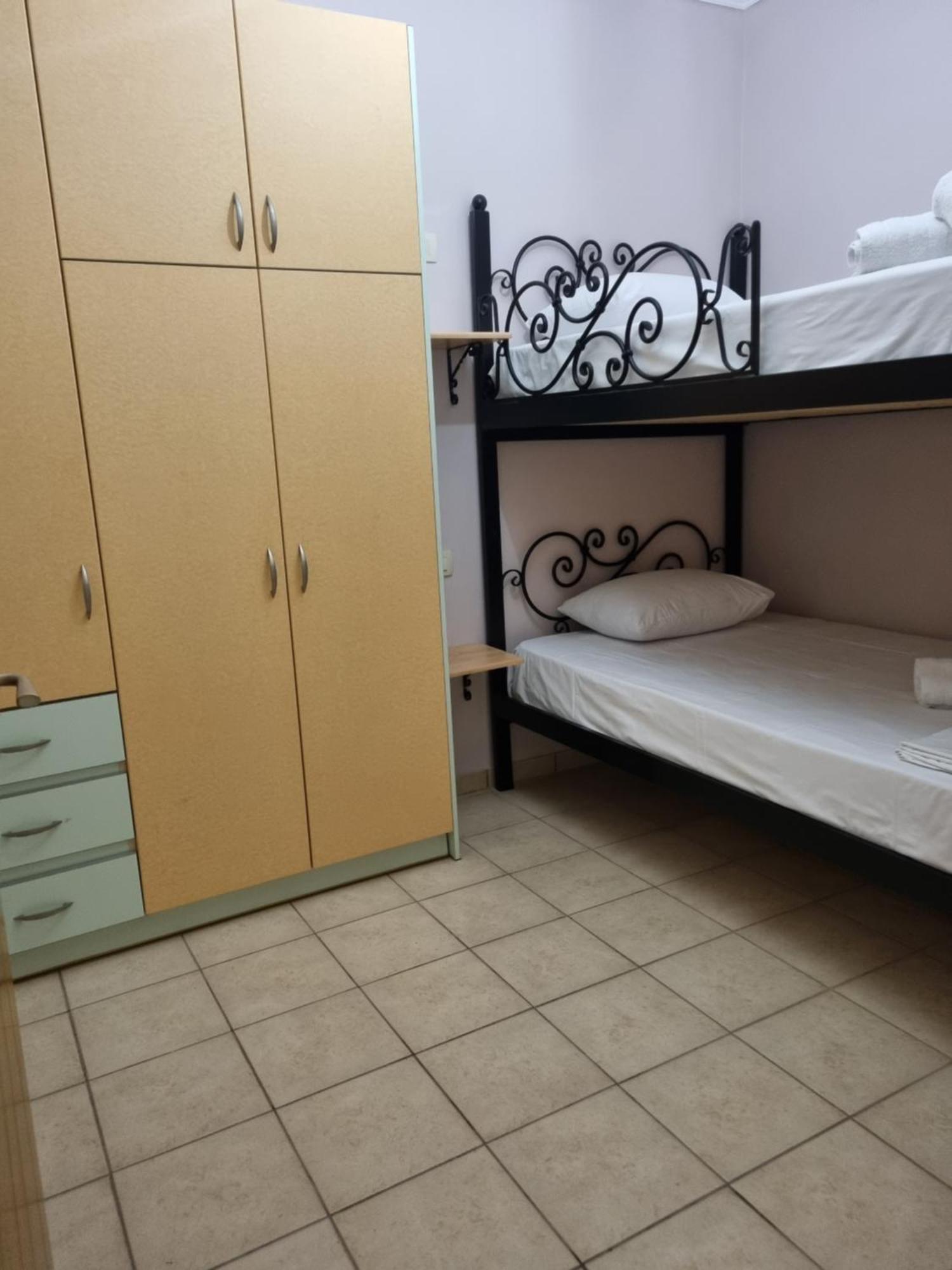 Marathon Studios & Apartments Keri Phòng bức ảnh