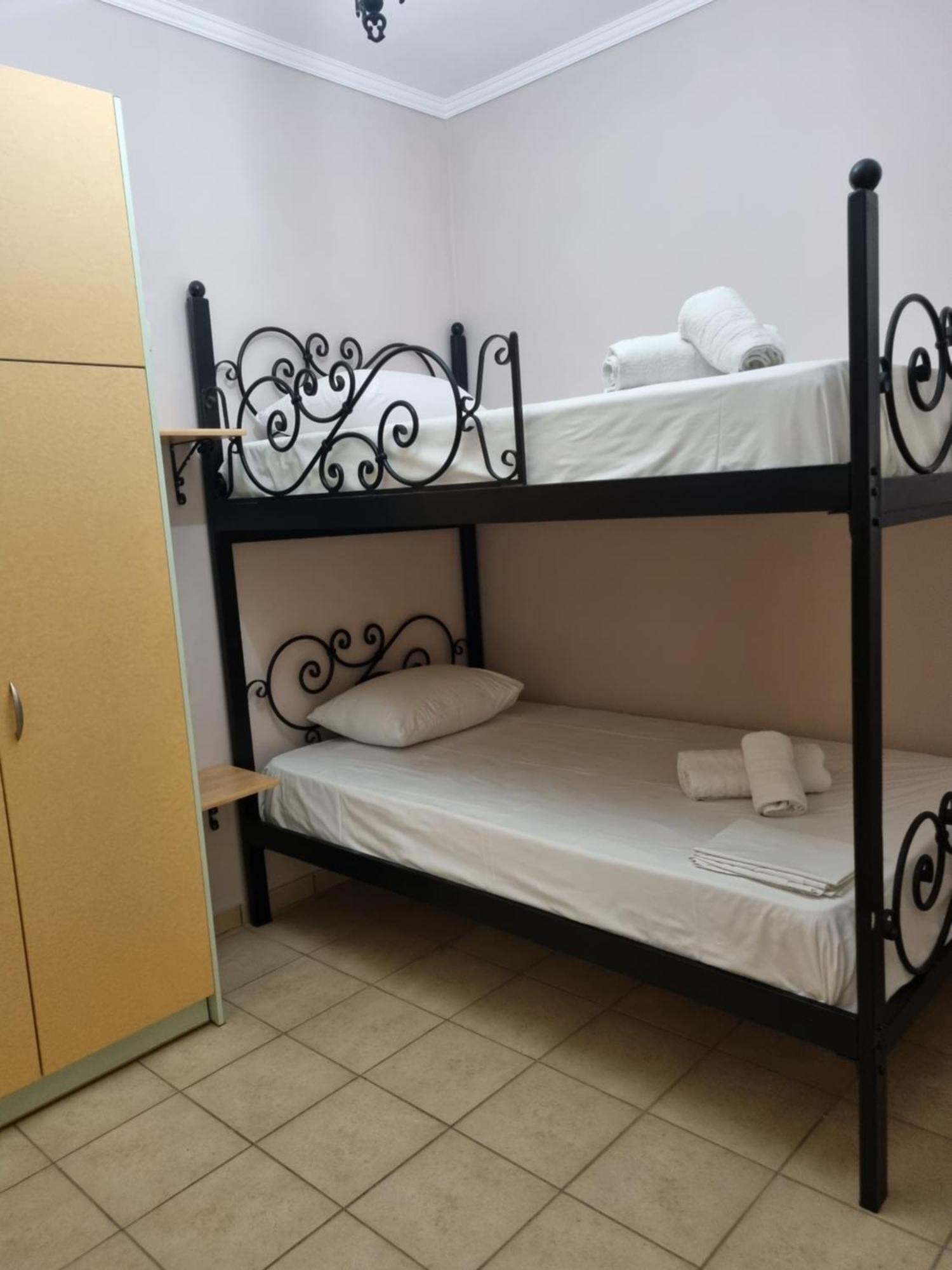 Marathon Studios & Apartments Keri Phòng bức ảnh
