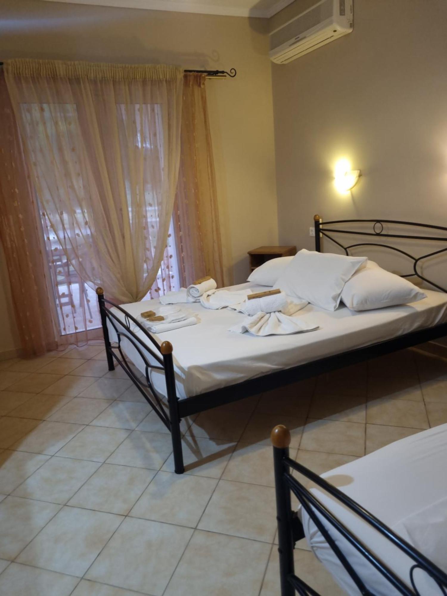 Marathon Studios & Apartments Keri Phòng bức ảnh