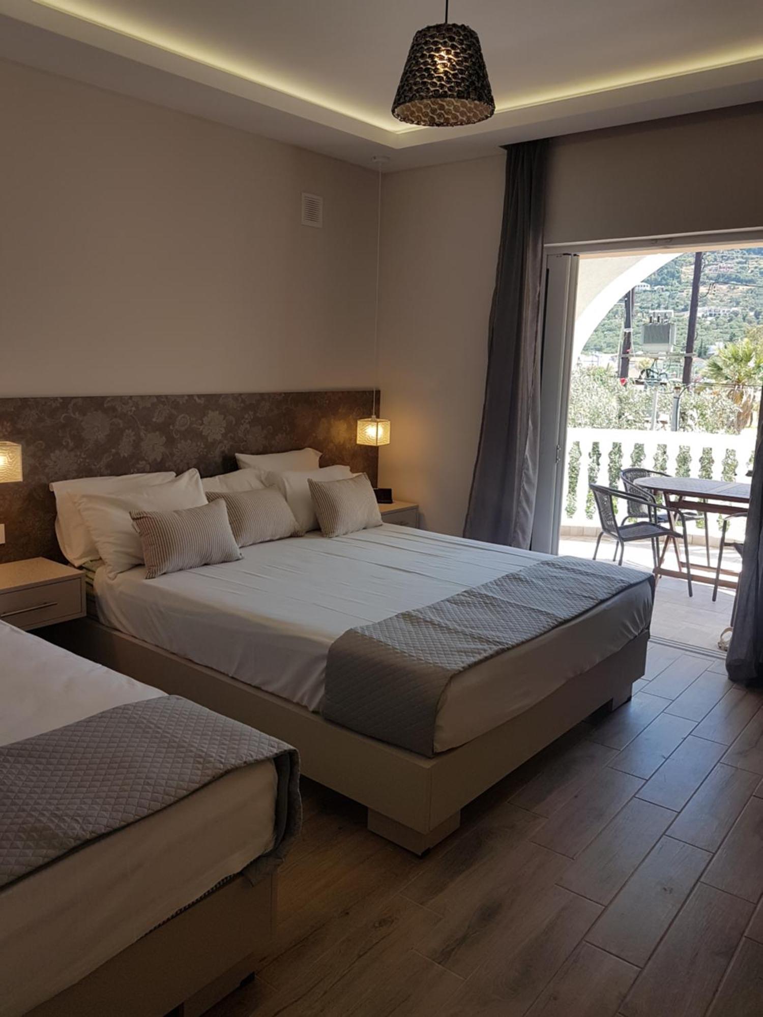 Marathon Studios & Apartments Keri Phòng bức ảnh