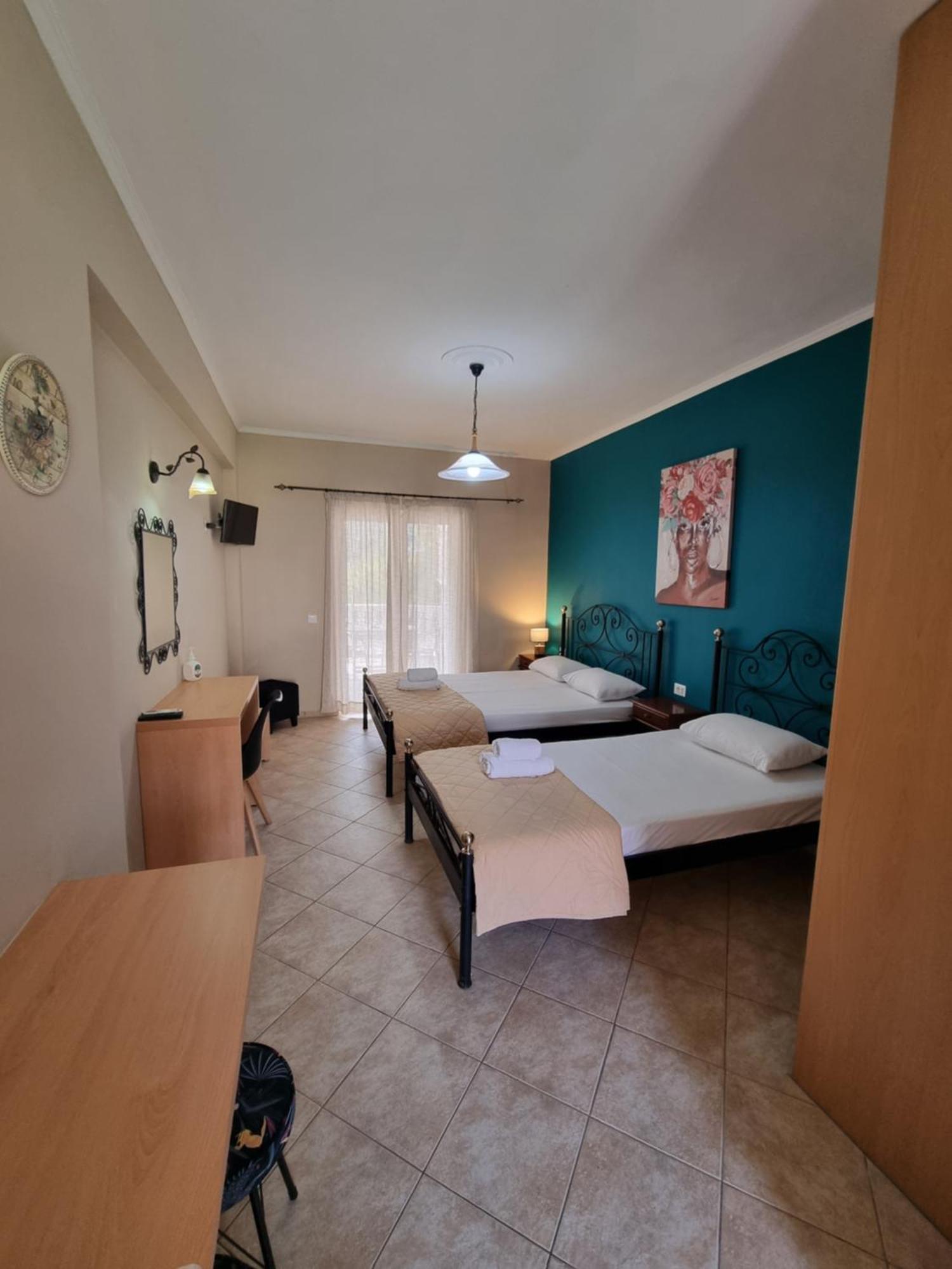 Marathon Studios & Apartments Keri Phòng bức ảnh