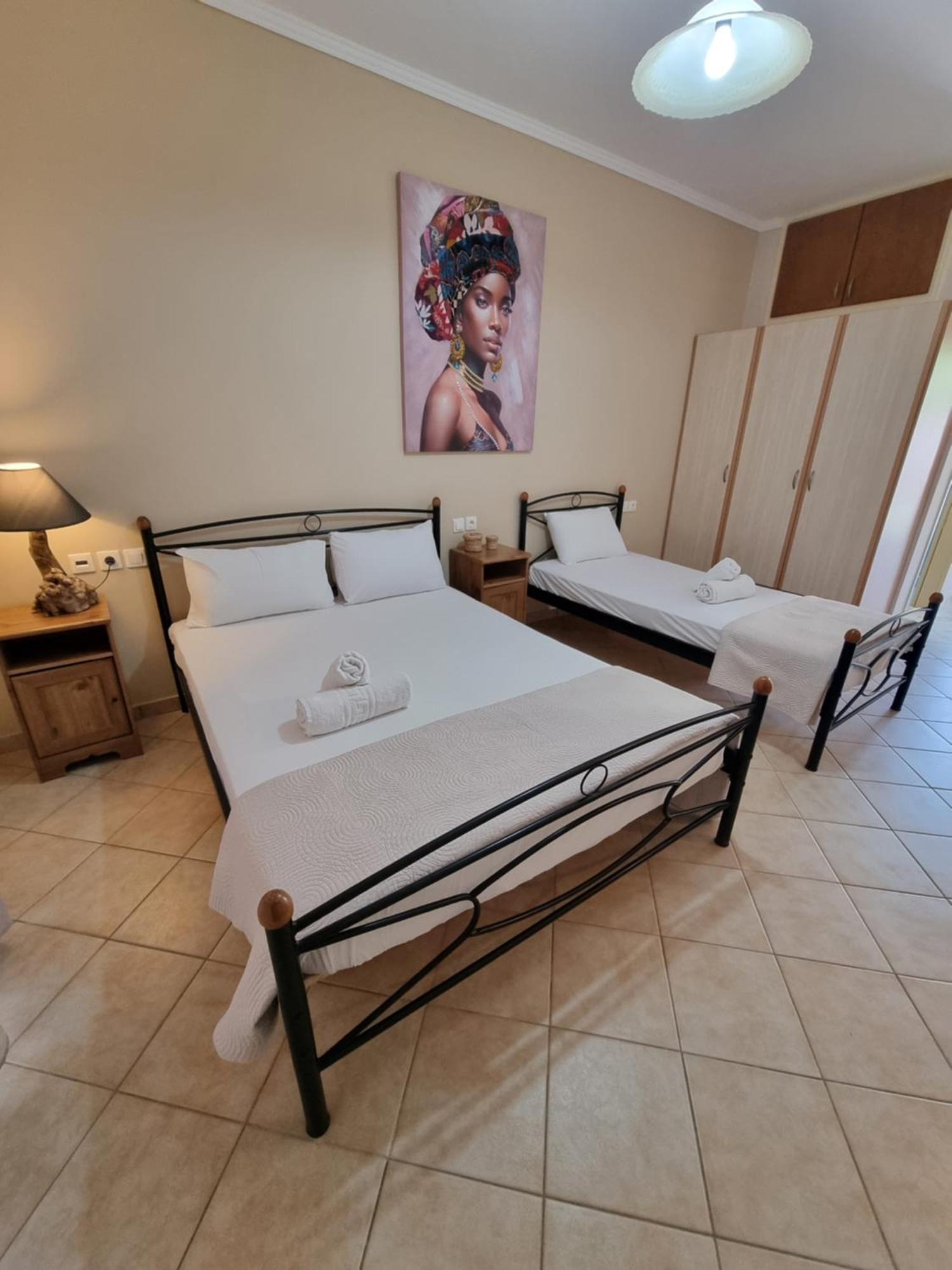 Marathon Studios & Apartments Keri Phòng bức ảnh