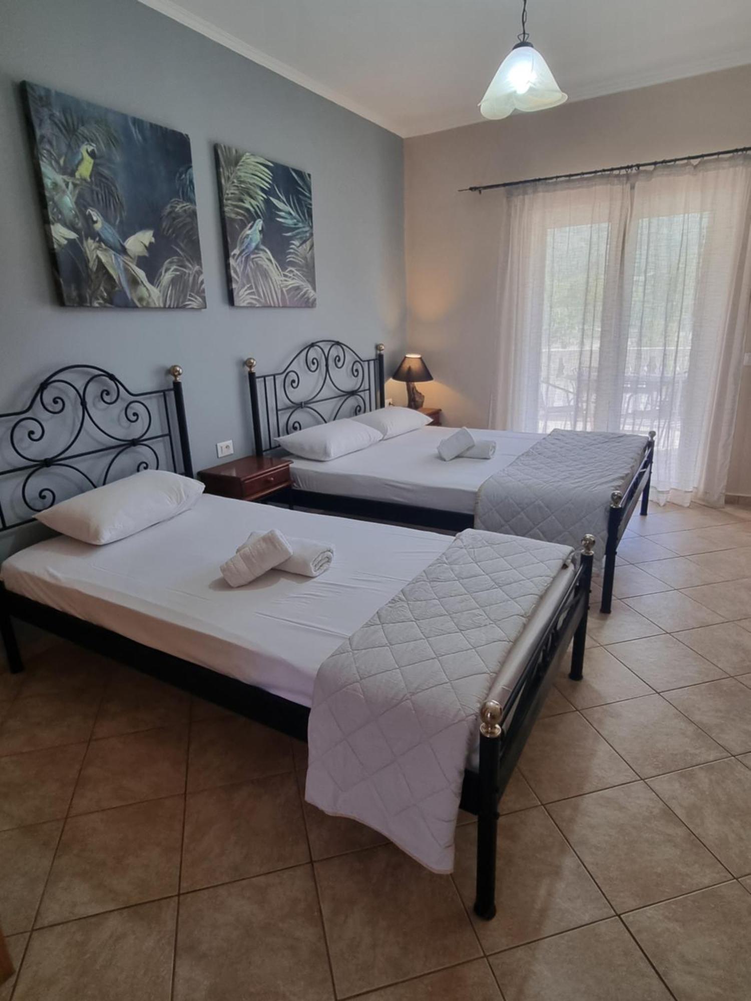 Marathon Studios & Apartments Keri Ngoại thất bức ảnh