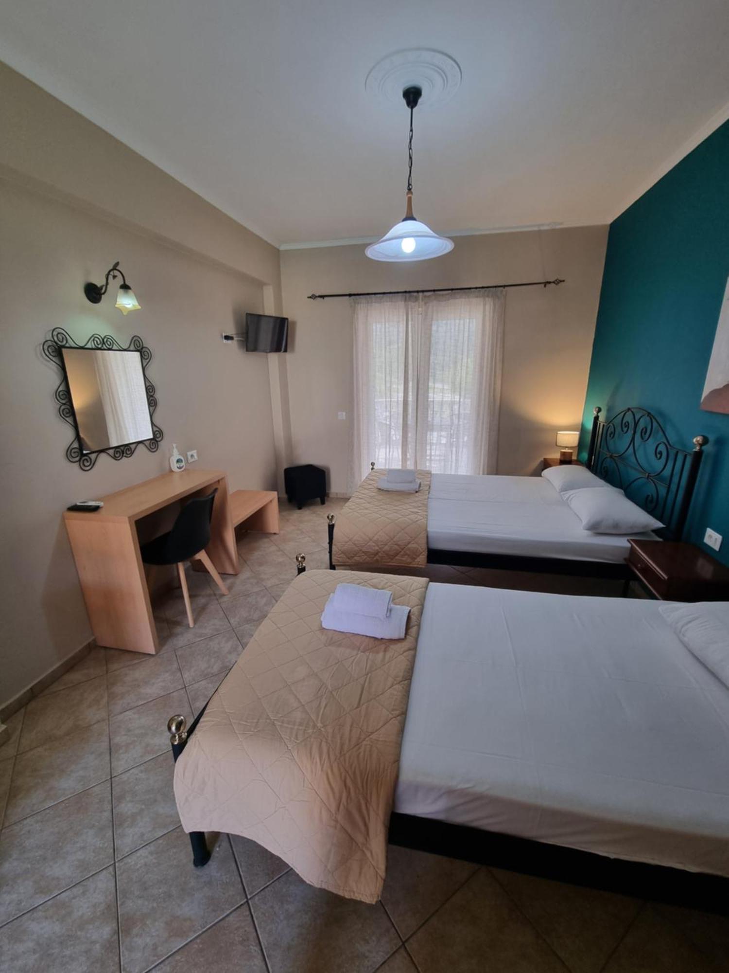 Marathon Studios & Apartments Keri Phòng bức ảnh