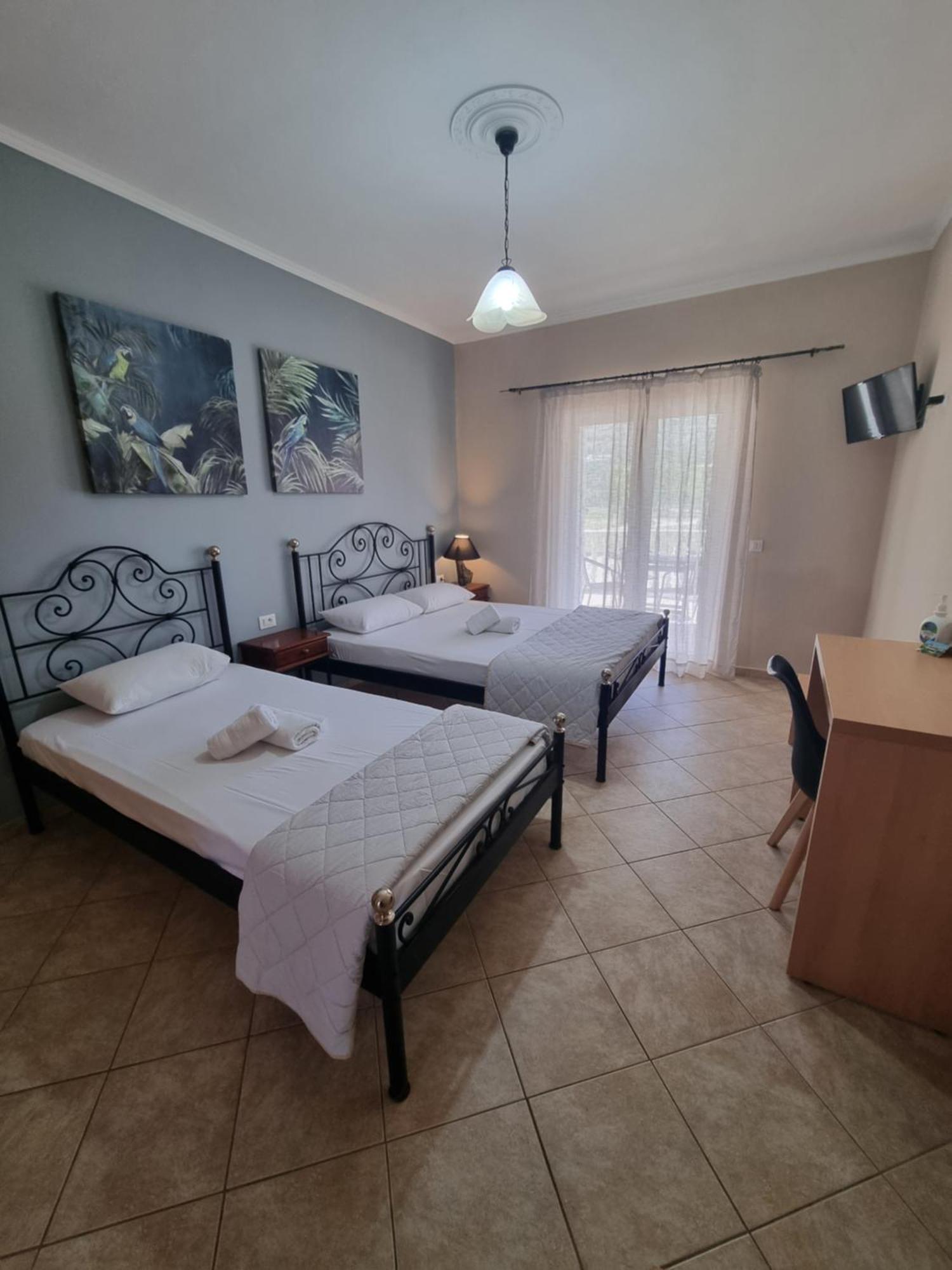 Marathon Studios & Apartments Keri Phòng bức ảnh