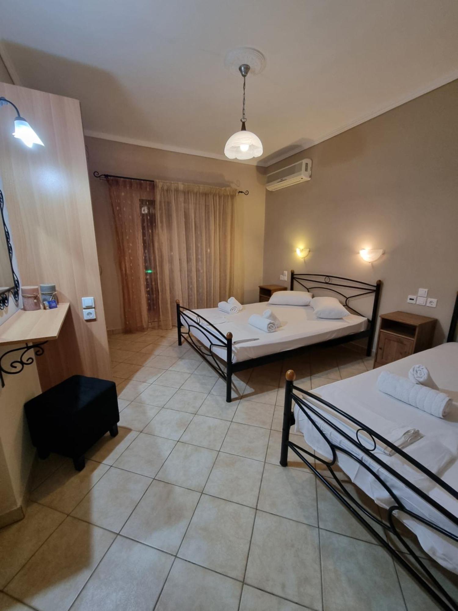Marathon Studios & Apartments Keri Phòng bức ảnh